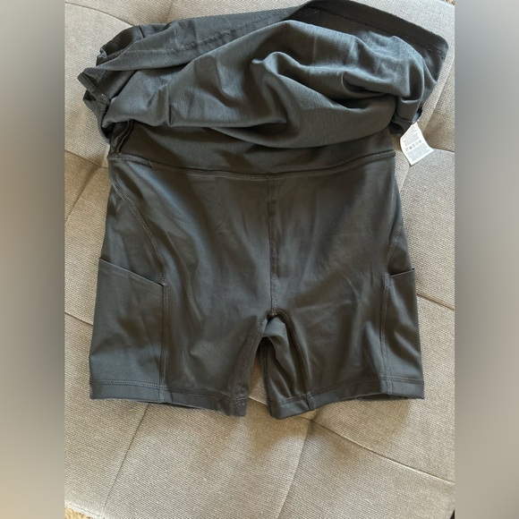 NWOT Nike Tour
Women's Dri-FIT ADV Golf Skirt. Size Medium. - Picture 6 of 6